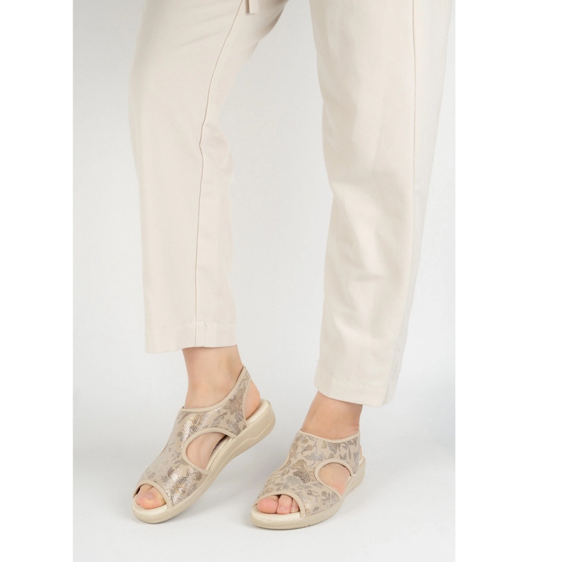 Vriston Naisten kengät joustavat sandaalit comfoot emma beige kiiltävä ilman 1