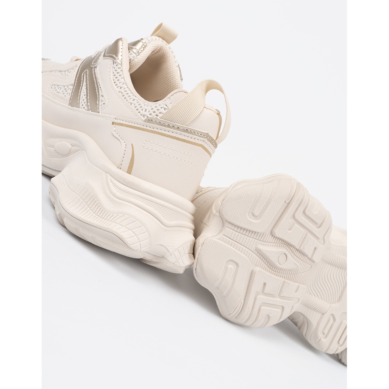 Kevyet beige -lenkkarit paksulla pohjalla 2