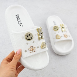 Vaahtoläppärahat uima -altaan rannalla valkoisella alustalla koristeltu Vinceza 76055 valkoinen 1