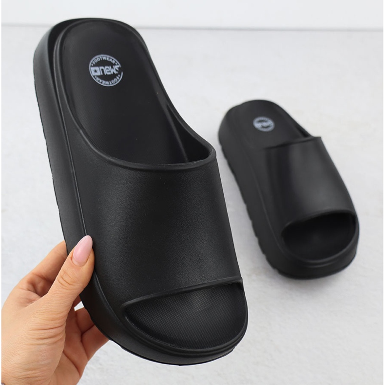 Naisten flip flops paksulla alustalla uima -allas Beach Black News 7303 musta 1