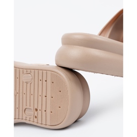 Seastar Tohvelit, joissa on kultaiset soljet beige -alustalla 1