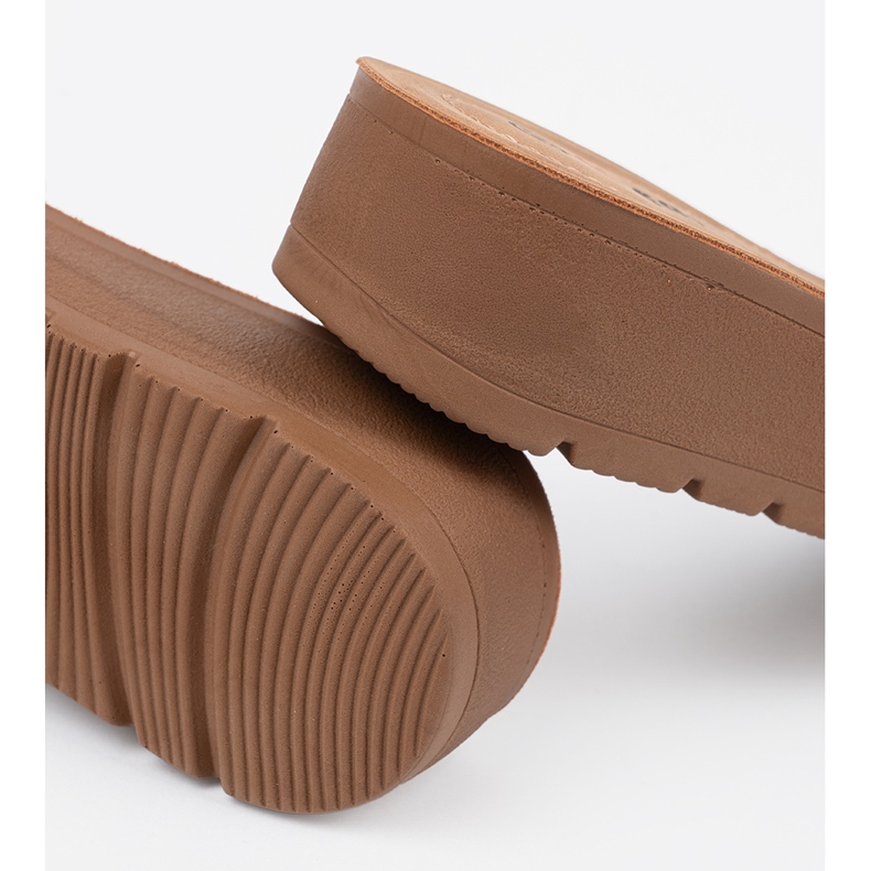 Seastar Mustat flip -flopsit koristeltu kultaisella puristimella 1