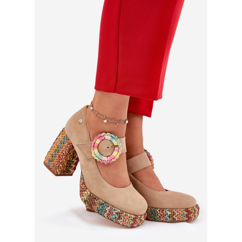 Mokkapumput punoksella postilla ja alustalla Maciejka 06839-04 beige 1