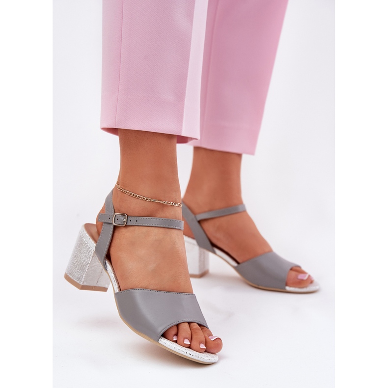 Naisten sandaalit Vinceza 20275 -viestissä harmaa 2