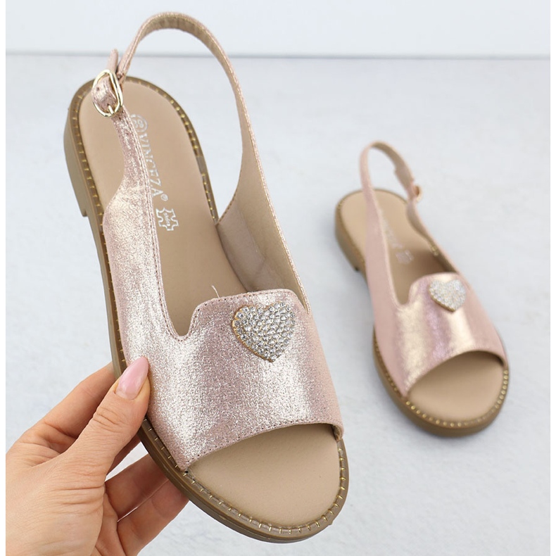 Litteät naisten sandaalit, joissa on kultainen Vinceza 17384 1