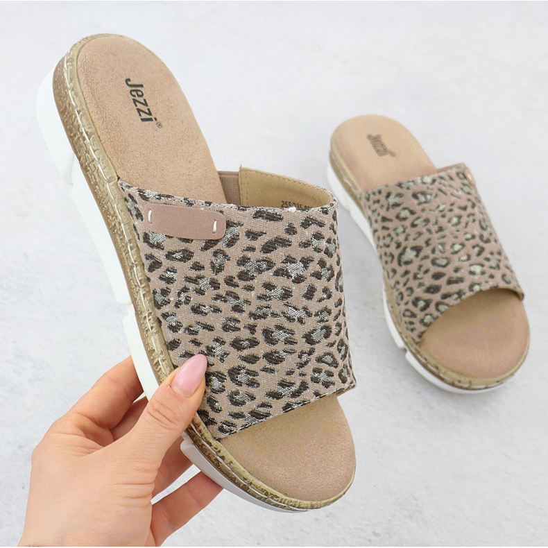 Naisten flip flops leopardipainalla beige jezzi 8832 1