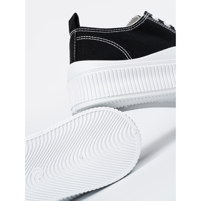 Mustavalkoiset lenkkarit paksulla pohjalla 1