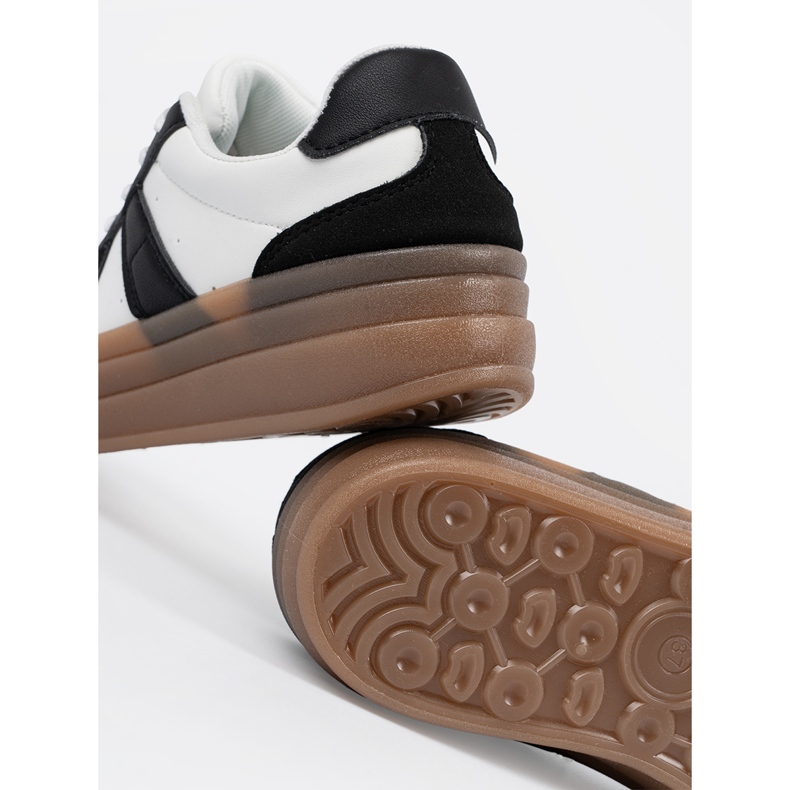 Shelvt Mustavalkoiset alustalenkkarit 2