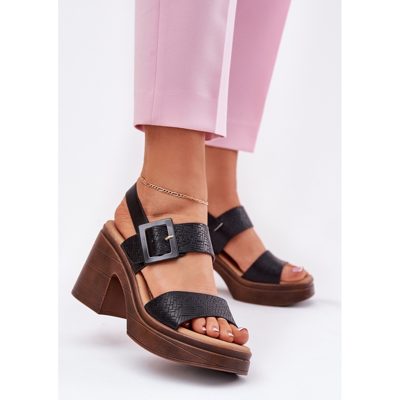 Naisten sandaalit massiivisella kantapäällä ja Vinceza 17387 mustalla alustalla 2