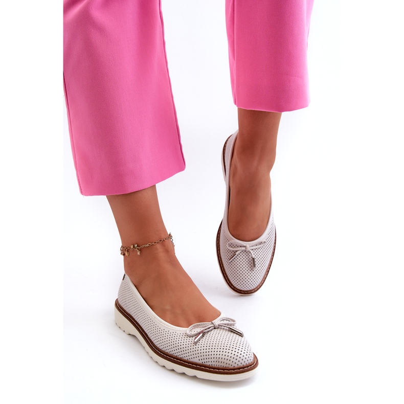 Naisten harjakattoiset balerinakengät luonnonnahasta Maciejka P6509-11 valkoinen 2