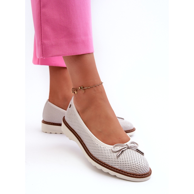 Naisten harjakattoiset balerinakengät luonnonnahasta Maciejka P6509-11 valkoinen 3