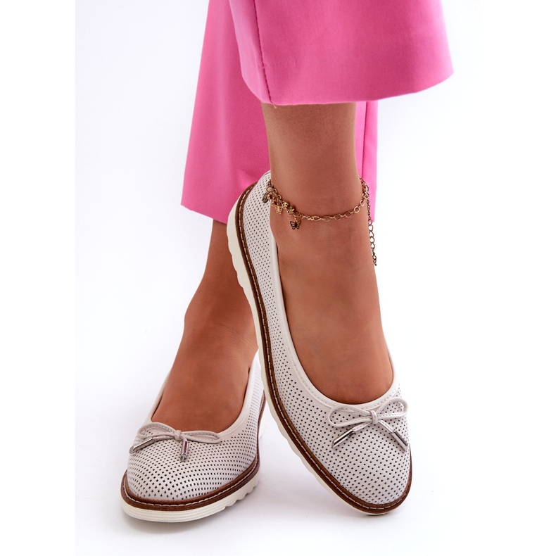 Naisten harjakattoiset balerinakengät luonnonnahasta Maciejka P6509-11 valkoinen 4