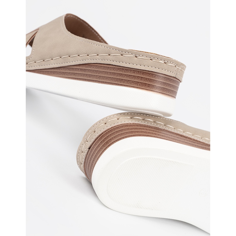 Shelvt Naisten beige flip flops 1