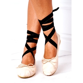 Sidottu naisten balleriinit alaston keulalla beige 2