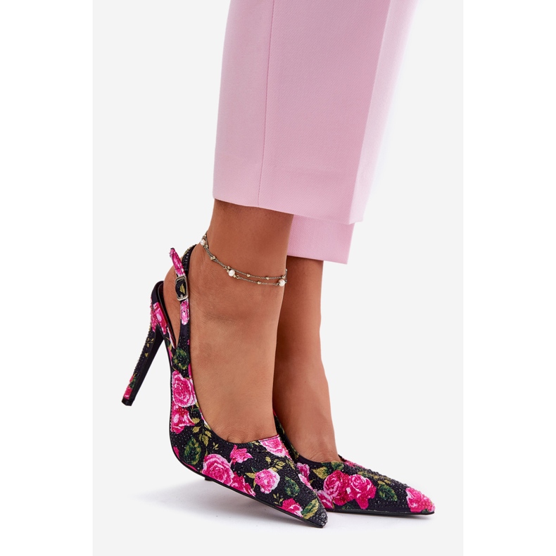 Inna Sisustetut sandaalit korkokengillä mustilla ruusuilla musta 1