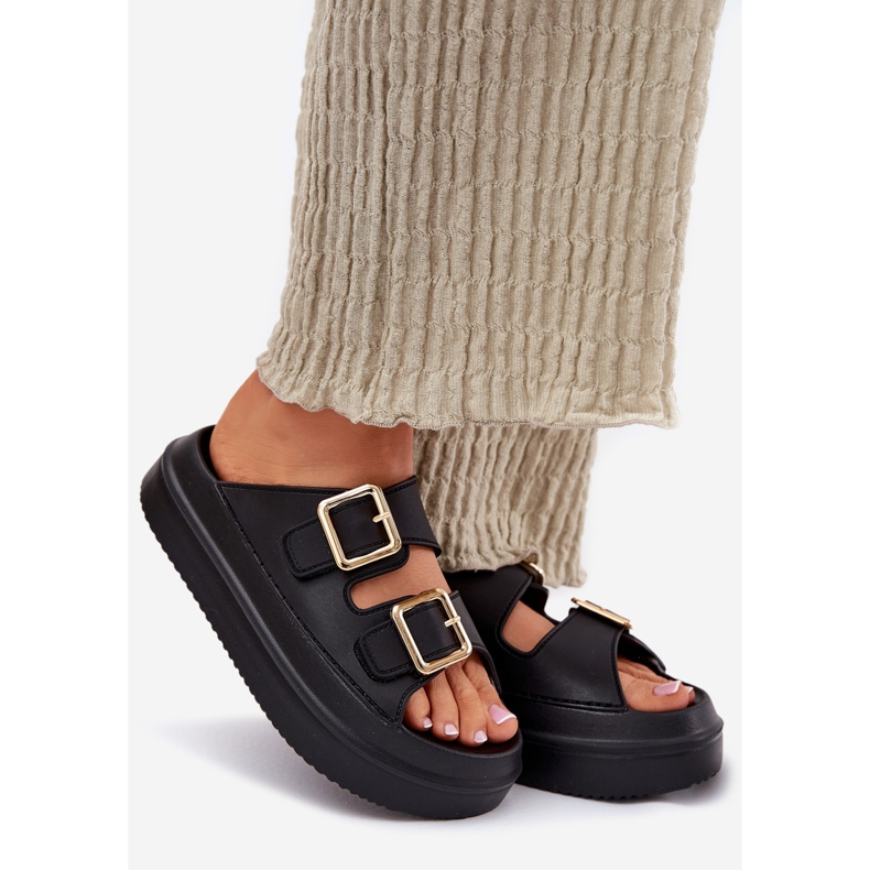 Inna Naisten flip flops lavalla kultaiset puristimet mustat 1