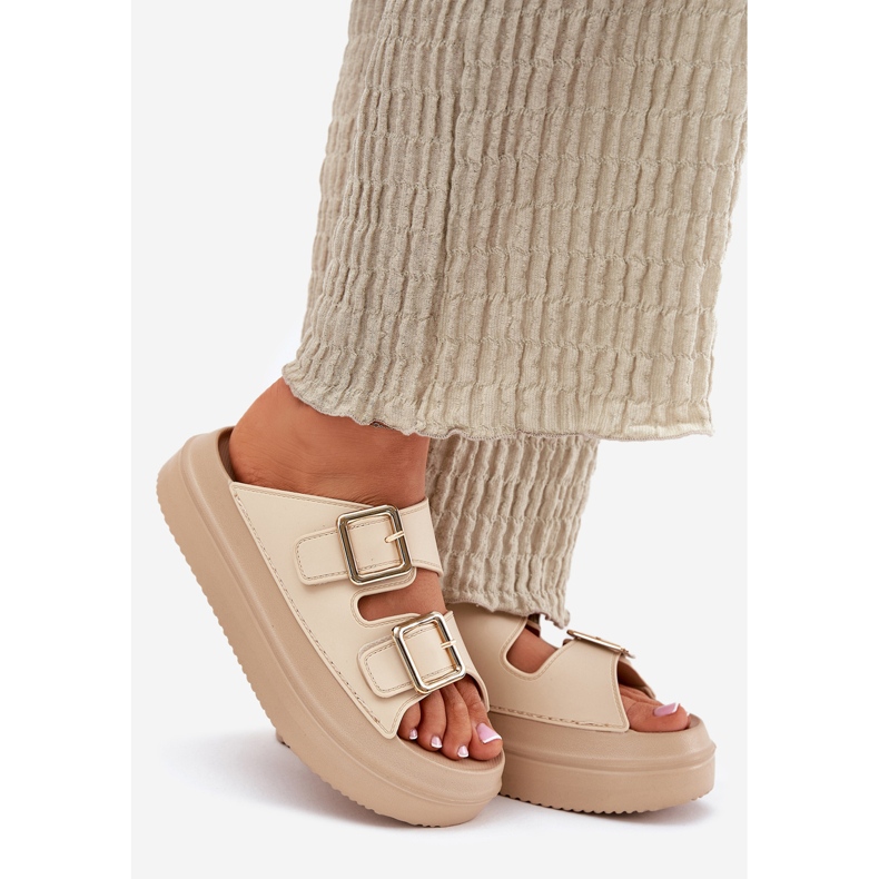 Inna Naisten flip flops lavalla kultaisilla soljilla beige 1