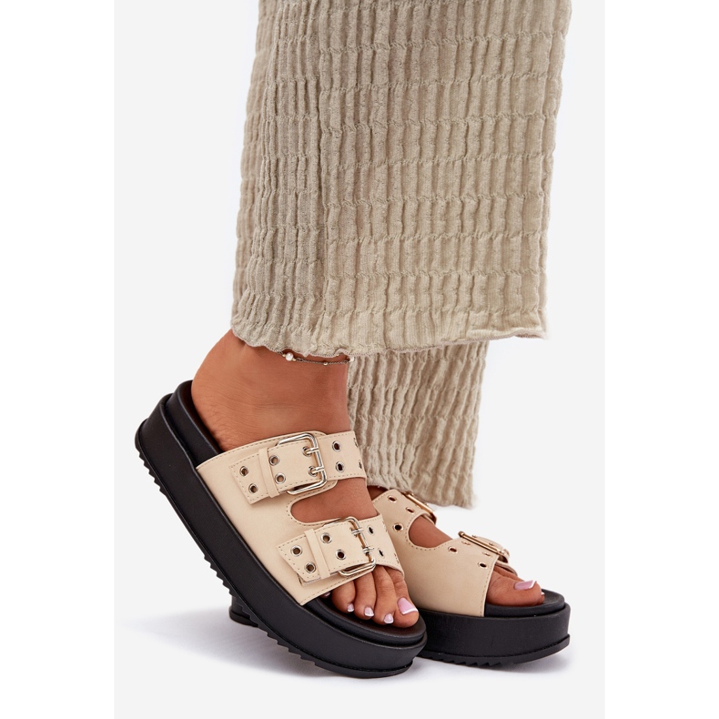 Inna Naisten flip flops soljella laiturilla beige 1