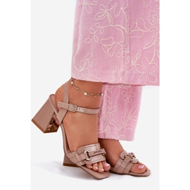 EVento Nahka lakattu naisten sandaalit postitse beige 1