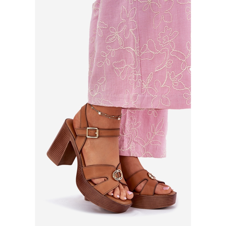 EVento Naisten sandaalit Camel Golden Decoration Post -sivustolla ruskea 1