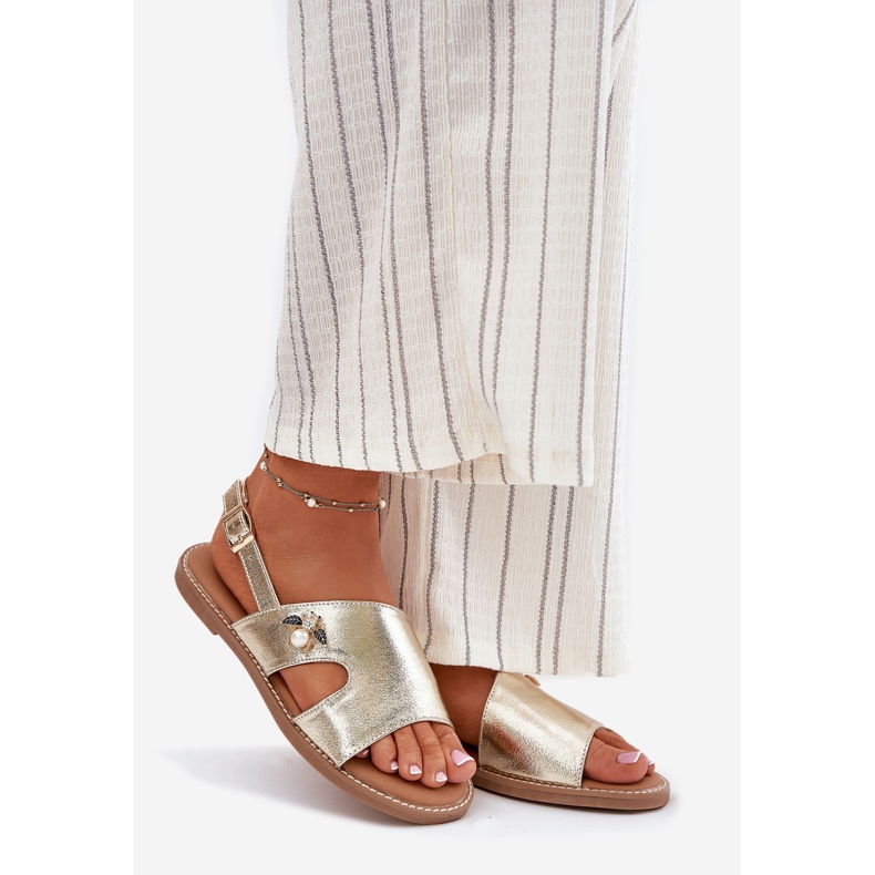 Litteät naisten sandaalit, joissa on koristeellinen Vinceza -yksityiskohta 17378 Zlotys kultainen 1