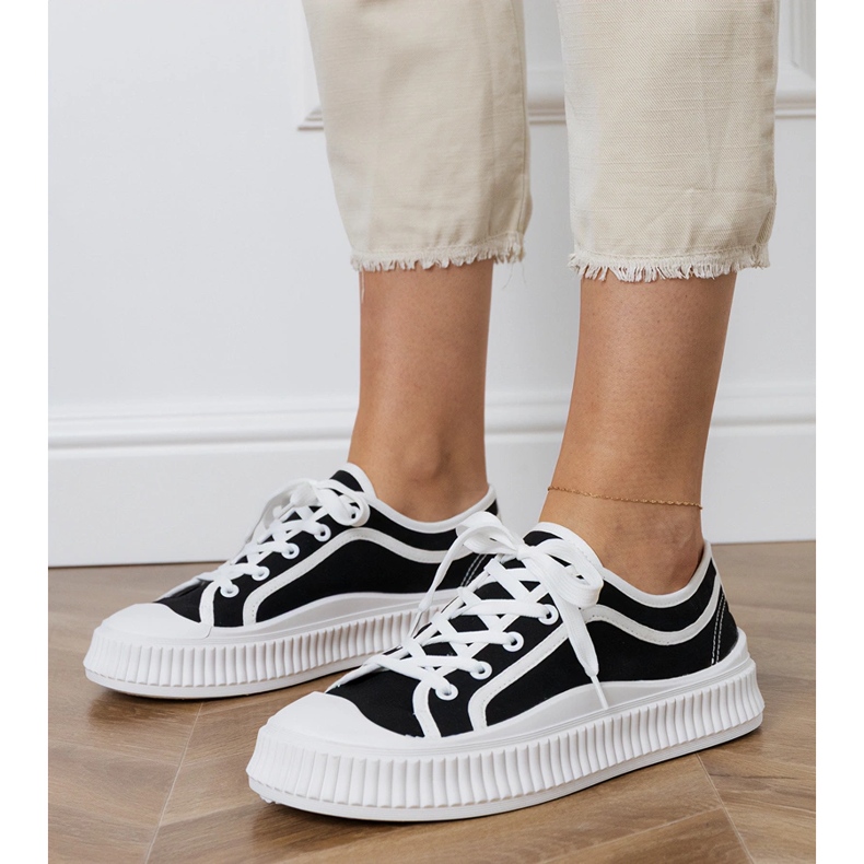 Mustat naisten alustalenkkarit 1