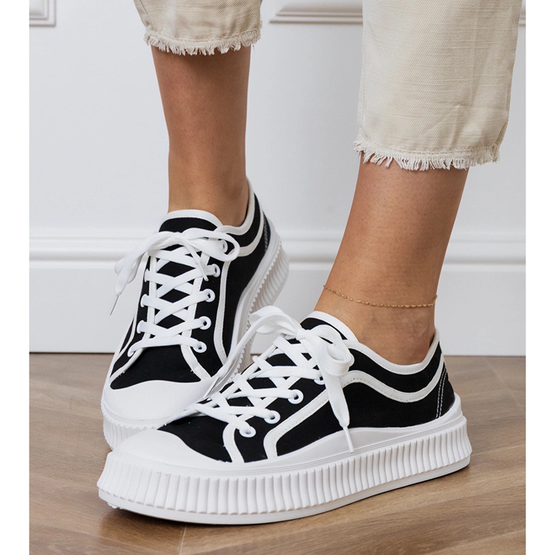 Mustat naisten alustalenkkarit 2