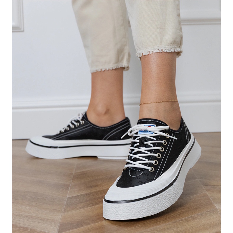 Mustat naisten alustalenkkarit 1