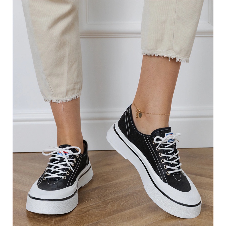 Mustat naisten alustalenkkarit 2