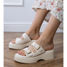 Valkoiset flip flops raidoilla valkoinen 1