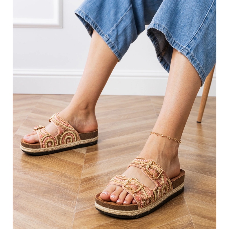 Vaaleanpunainen etninen läppä 1