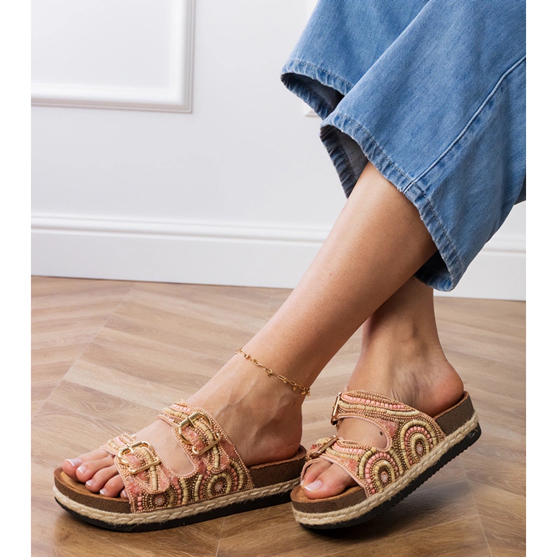 Vaaleanpunainen etninen läppä 2