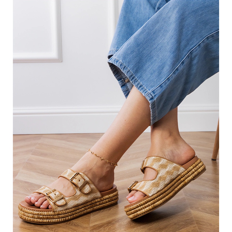 Beige -läpät puristimilla raidoilla 2