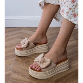 Brown Flip flops lavalla keulalla ruskea 1