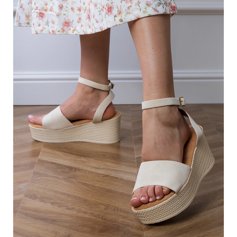 Beige -sandaalit Ekozamsz -alustalla 2