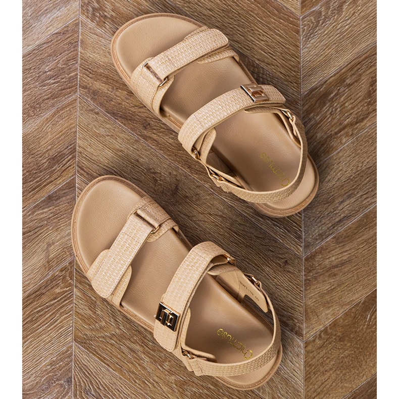 Beige -sandaalit laiturilla hihnalla tarranauha 2