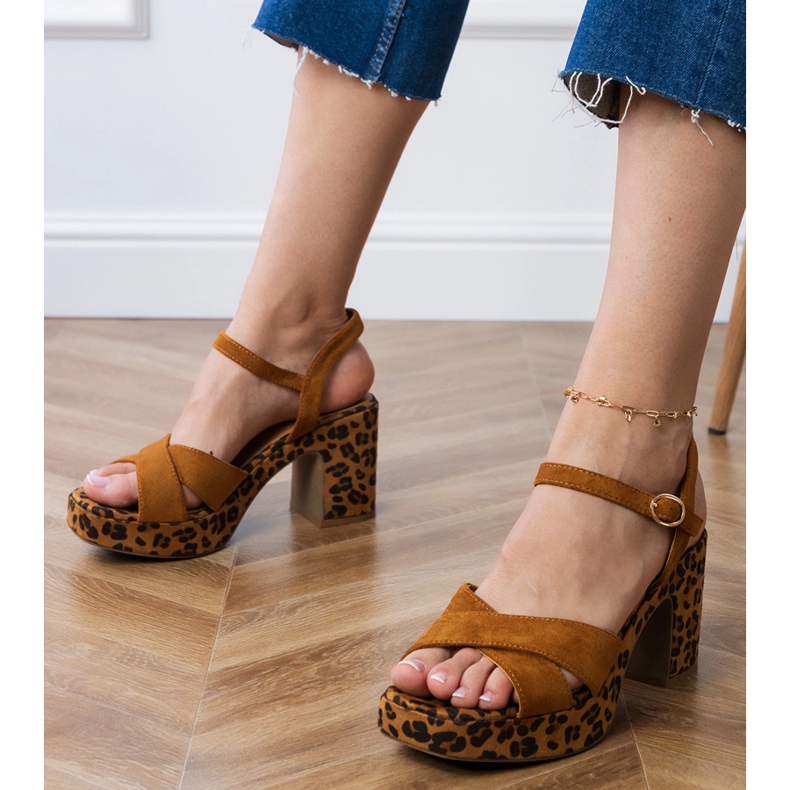 Ruskeat ekosamandaalit postitse 1