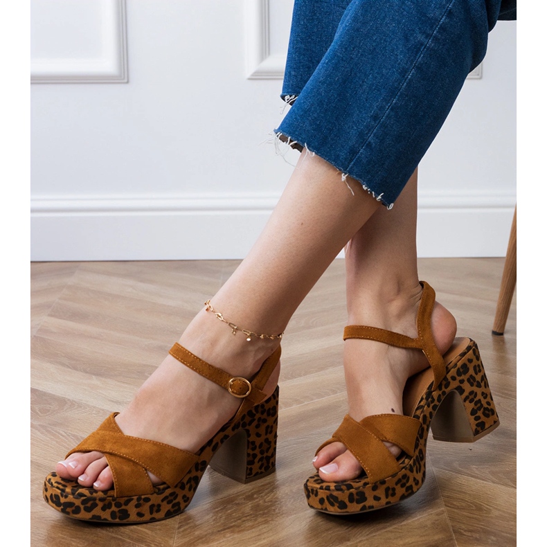 Ruskeat ekosamandaalit postitse 2