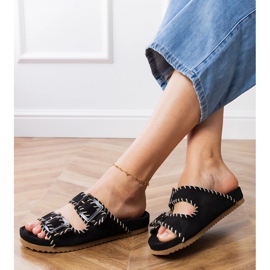 Black Flip Flops -solkut ja kirjonta raidoilla musta 2 Black Flip Flops -solkut ja kirjonta raidoilla musta 2