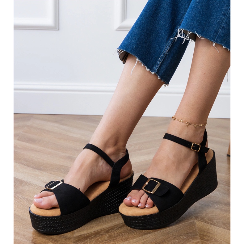 Mustat naisten sandaalit koristeellisella solkilla 2