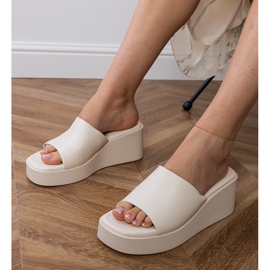 Valkoinen klassinen flip flops laitana 4