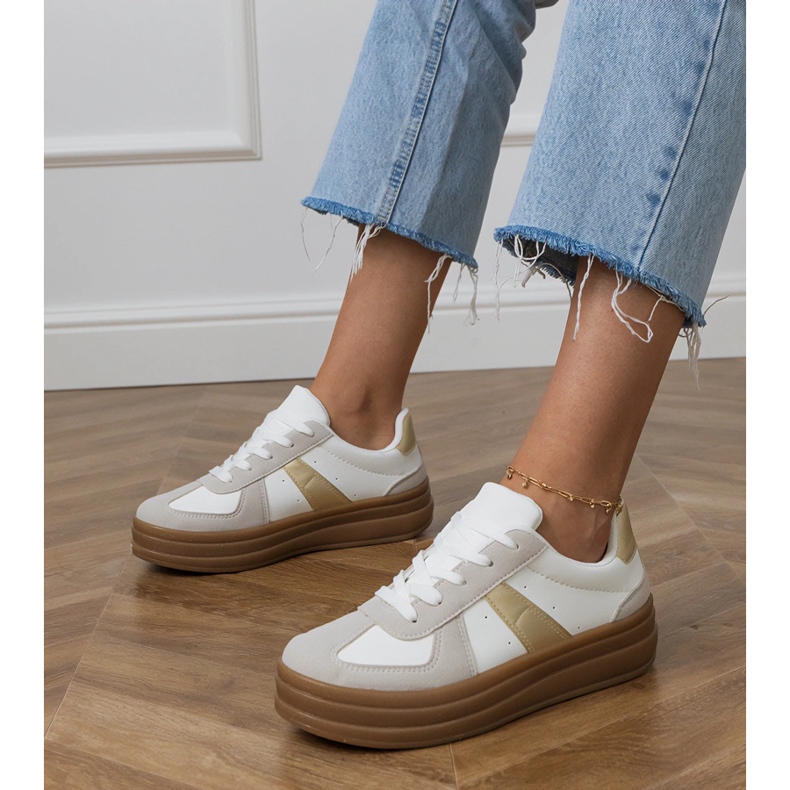 Naisten valkoiset tennarit alustalla valkoinen 1