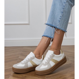 Naisten valkoiset tennarit alustalla valkoinen 2