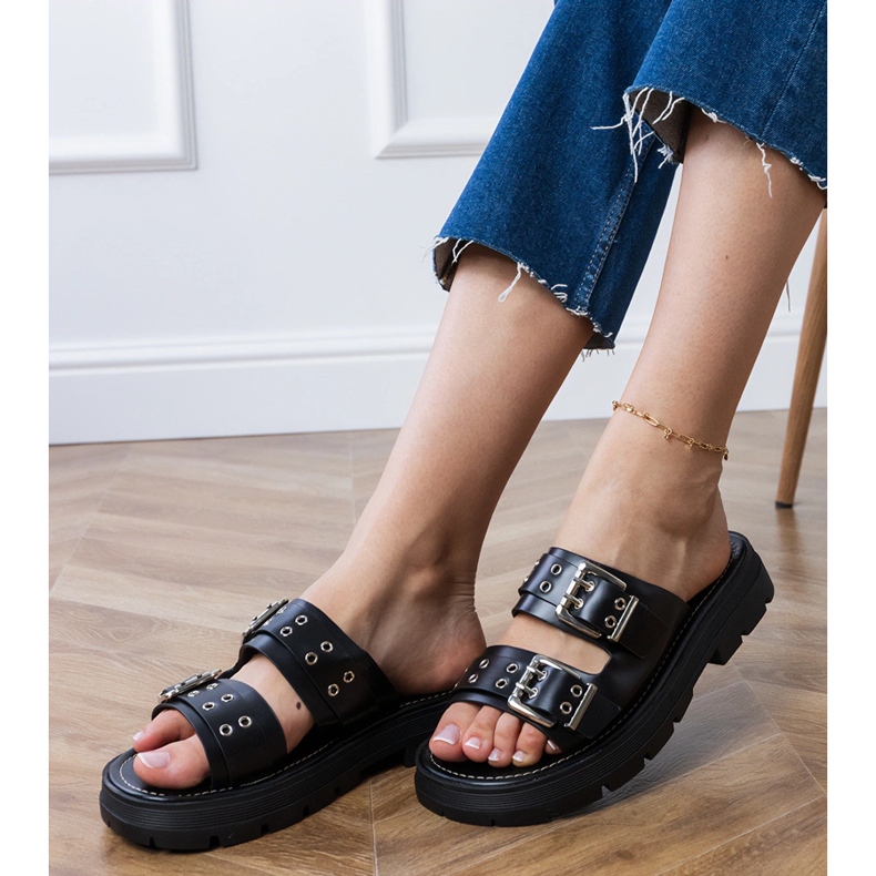 Musta litteä läppä 2