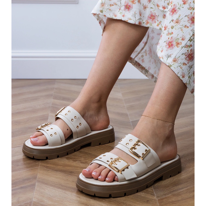 Beige litteät läpät puristimilla raidoilla 1