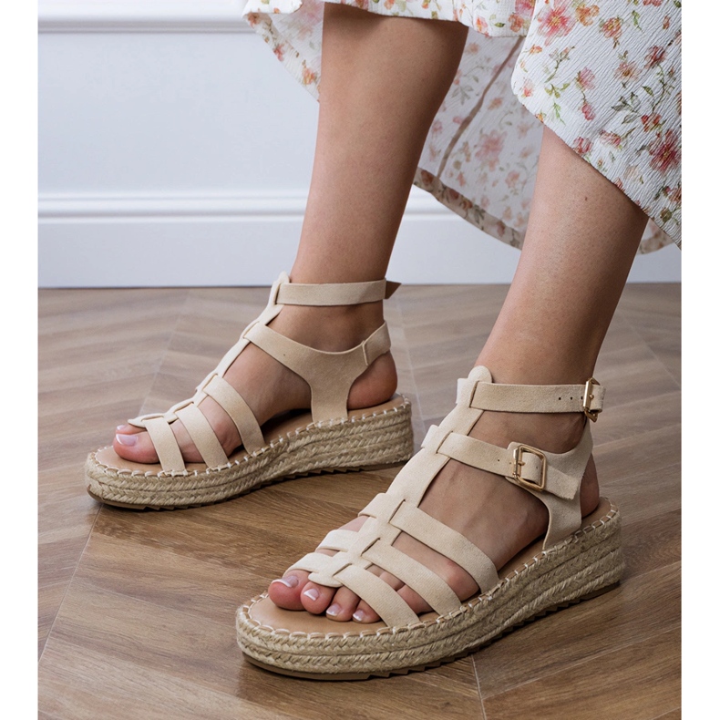 Beige Espadrille -sandaalit matalalla alustalla 1
