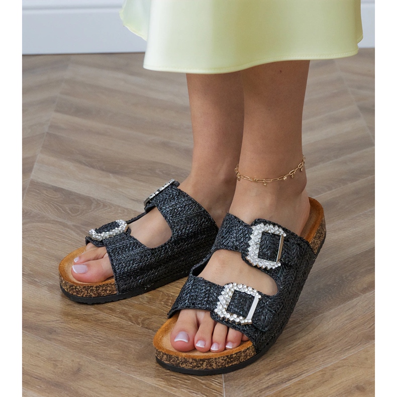 Mustat flip flops korkkipohjassa zirkonilla soljissa 2