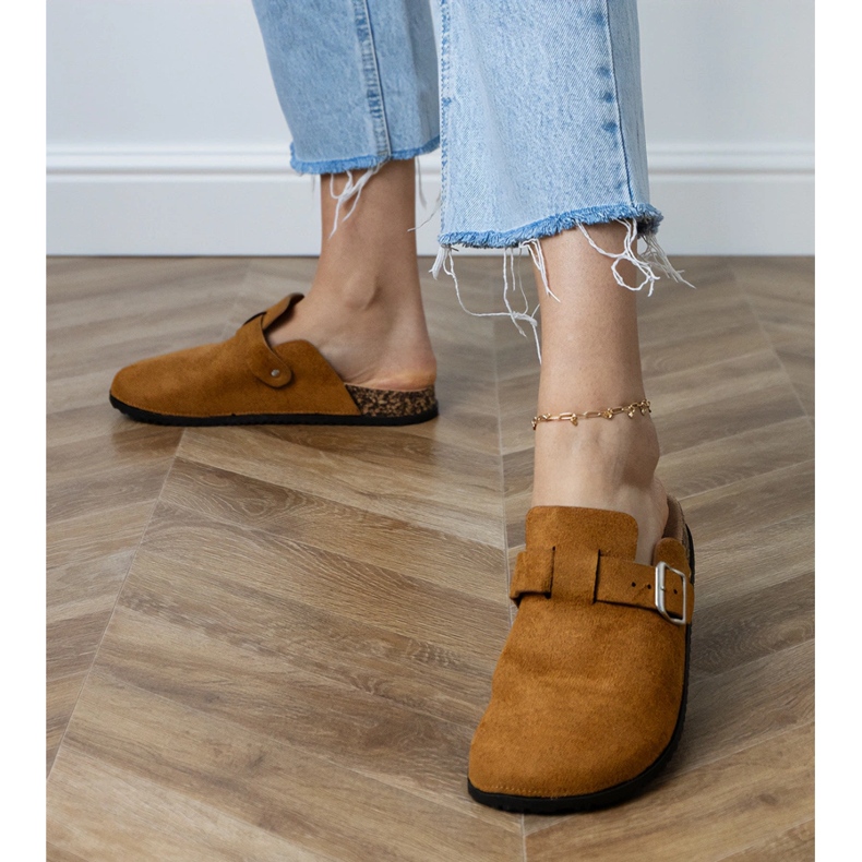 Brown Flip -levyt, jotka on rakennettu korkkipohjalle ruskea 1