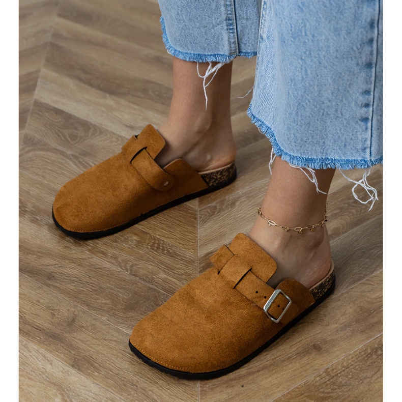 Brown Flip -levyt, jotka on rakennettu korkkipohjalle ruskea 2