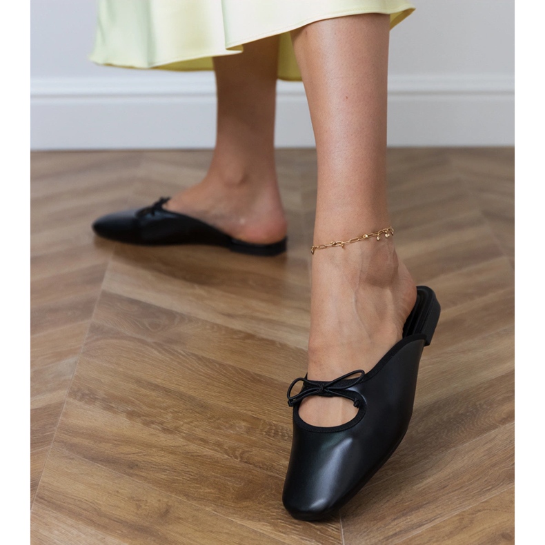 Mustat flip -liukut, jotka on rakennettu tasaiselle pohjalle 1